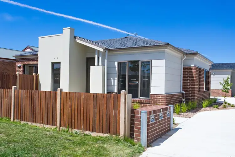 1/33 Yarrowee Street, Sebastopol VIC 3356