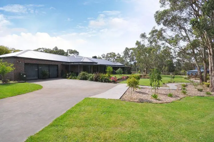 6 Hague Court, Drouin VIC 3818