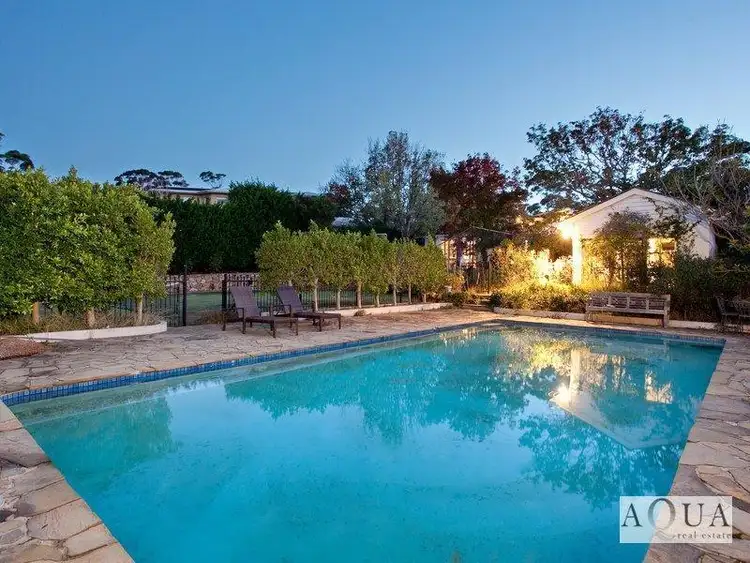 11 Canadian Bay Road, Mount Eliza VIC 3930