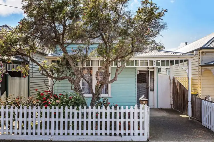 6 Oakbank Street, Newport VIC 3015