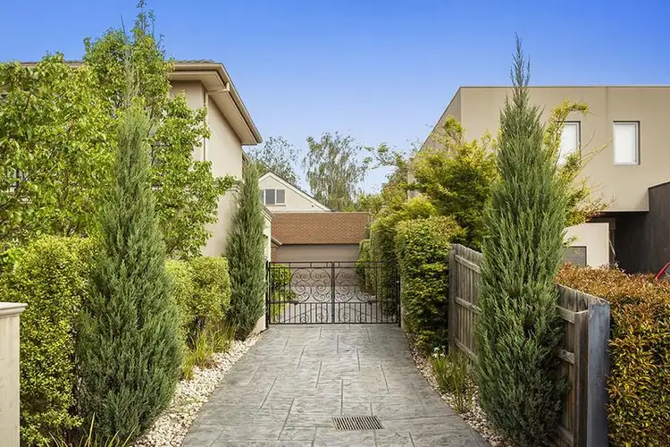 2/33 Orrong Crescent, Caulfield North VIC 3161