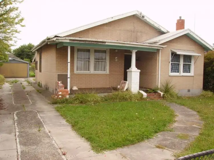 *UNDER CONTRACT*/5 Elgin Street, Morwell VIC 3840