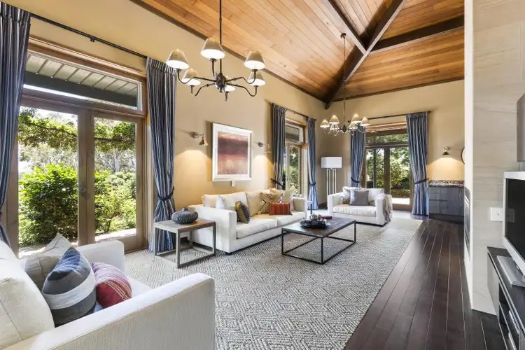 2 Orchard Lane, Mount Eliza VIC 3930