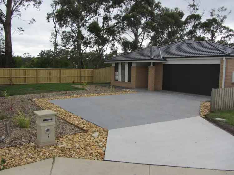 9 Folkstone Court, Drouin VIC 3818