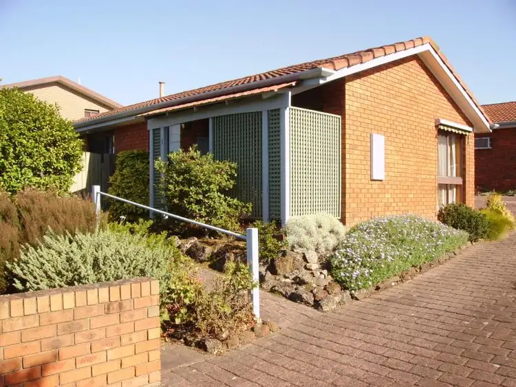 **UNDER CONTRACT** 1/21 Ann Street, Morwell VIC 3840