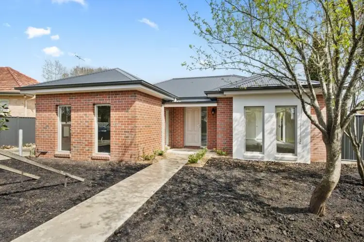 Townhouse 1/2B Golf Street, Alfredton VIC 3350