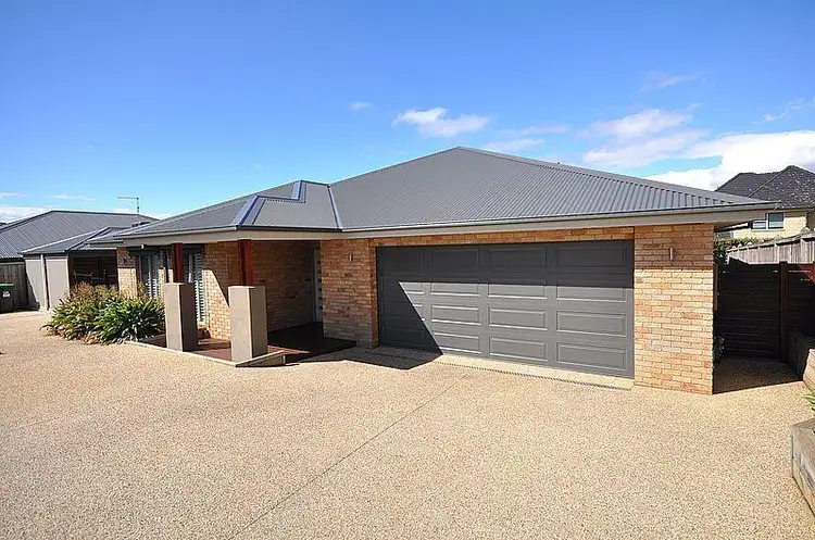 19 B Lyndhurst Square, Drouin VIC 3818
