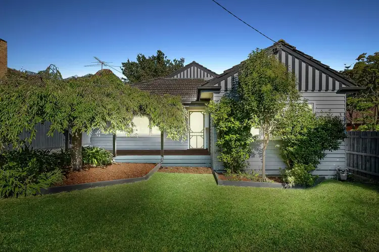 16 Peacedale Grove, Blackburn VIC 3130