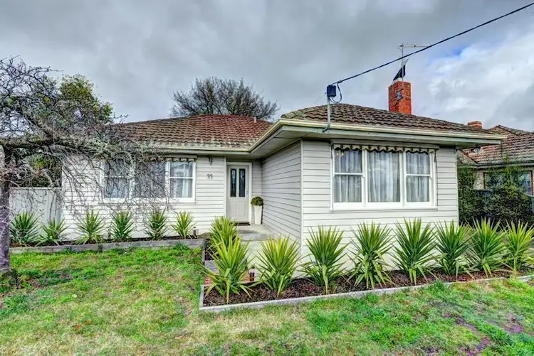 31 Lawrence Street, Alfredton VIC 3350