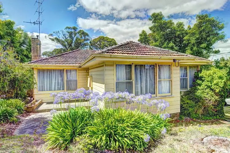 5 Ingliston Avenue, Mount Helen VIC 3350