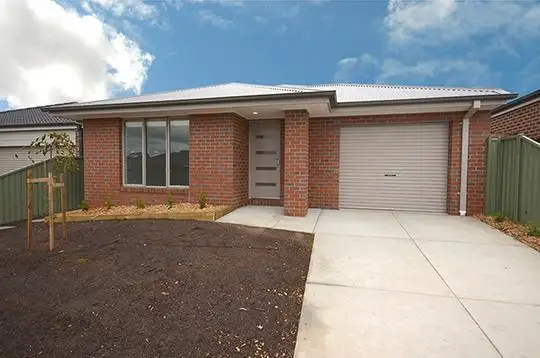 5 Waterside  Close, Miners Rest VIC 3352