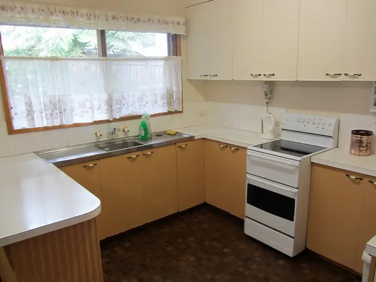 Seventh view of Homely house listing, 8 McClure Street, Drouin VIC 3818