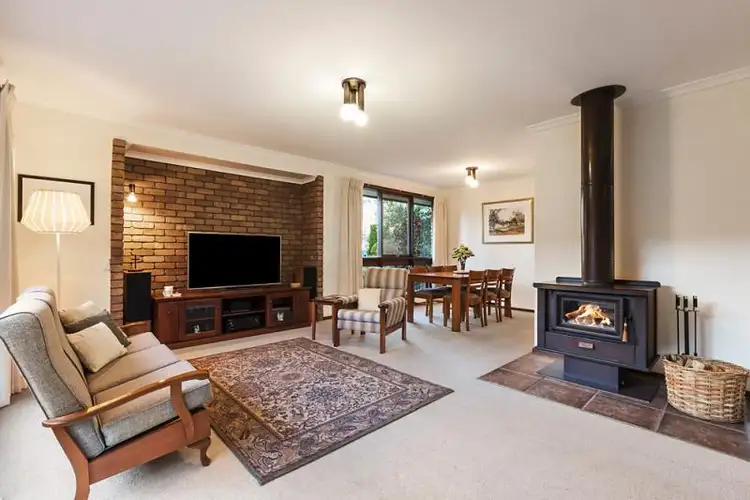 Second view of Homely house listing, 5 Erilyn Court, Vermont VIC 3133