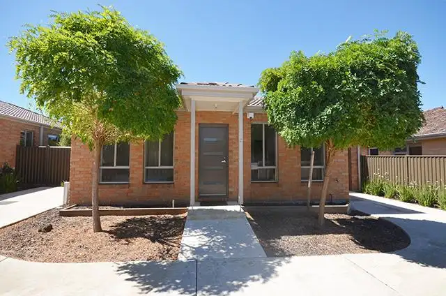 2/104 Cooke Street, Redan VIC 3350