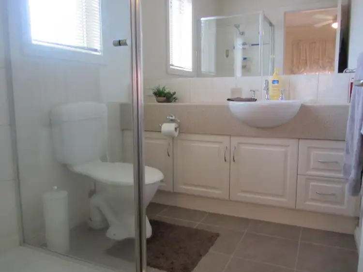 Fifth view of Homely unit listing, 8/13 Wood Street, Drouin VIC 3818