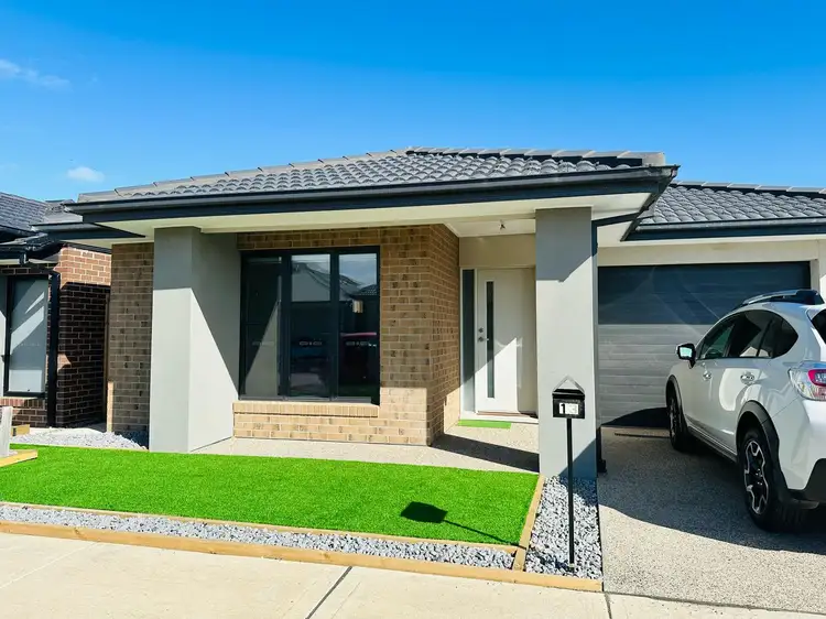 13 Bearing Street, Donnybrook VIC 3064