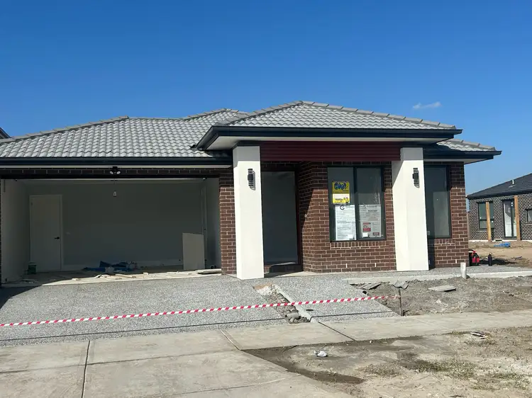 52 BEACONSFIELD DRIVE, Mickleham VIC 3064