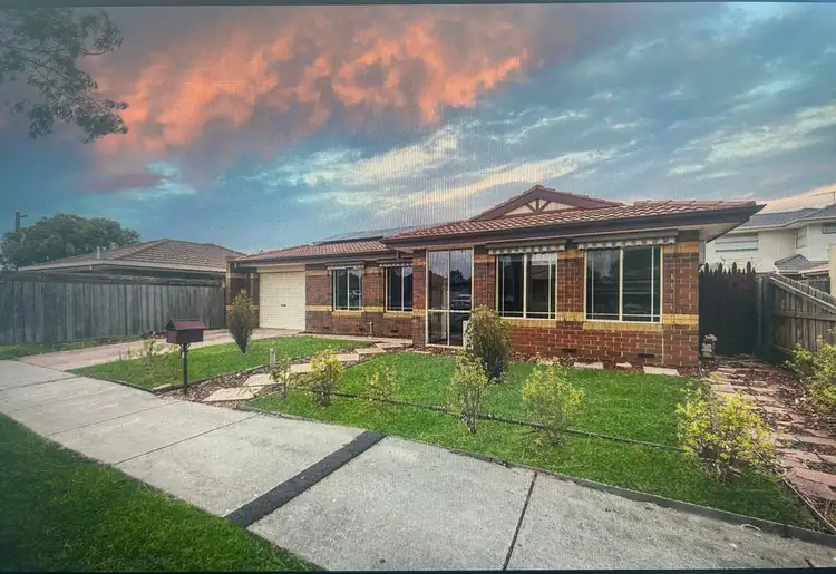 9 Yarcombe Crescent, Craigieburn VIC 3064