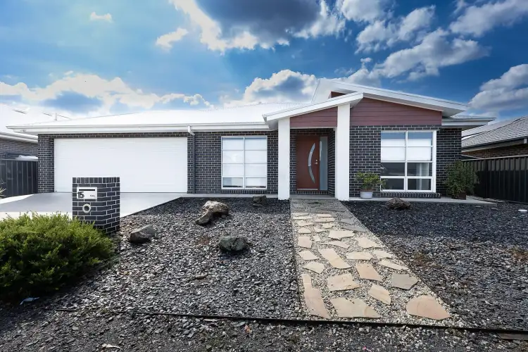 15 Mclaren Boulevard