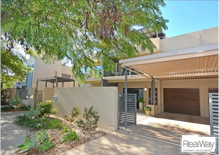 2 / 19 King St, Urangan QLD 4655