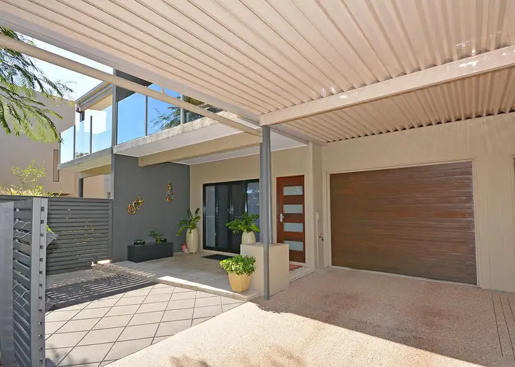 Second view of Homely unit listing, 2 / 19 King St, Urangan QLD 4655