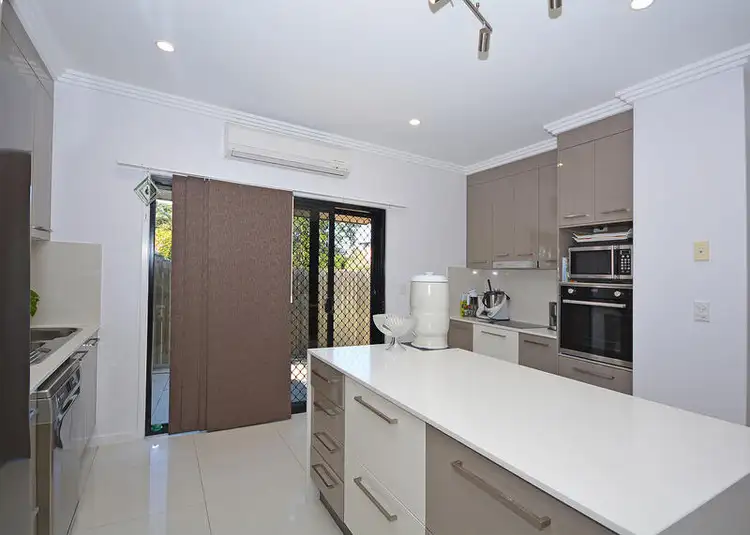 Sixth view of Homely unit listing, 2 / 19 King St, Urangan QLD 4655