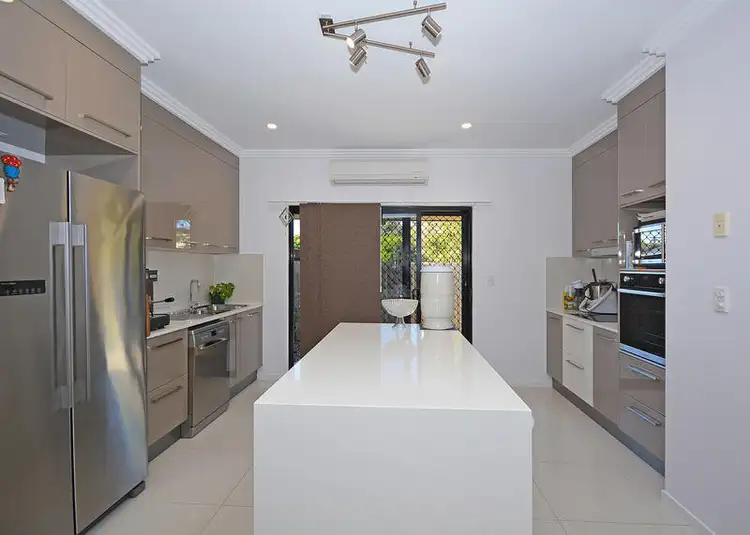 Seventh view of Homely unit listing, 2 / 19 King St, Urangan QLD 4655