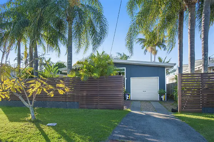 61 Manus Avenue, Palm Beach QLD 4221