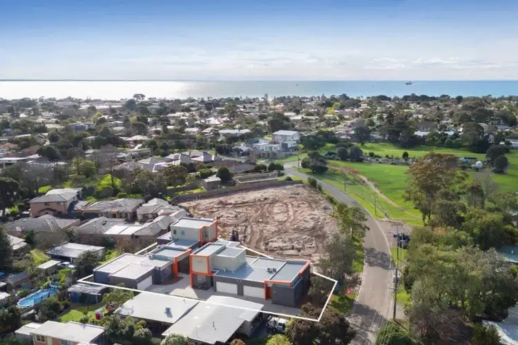 Sixth view of Homely house listing, 2/18 Leon Avenue, Rosebud VIC 3939