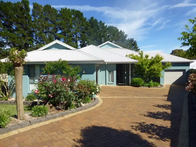 9 Juniper Place, Orange NSW 2800