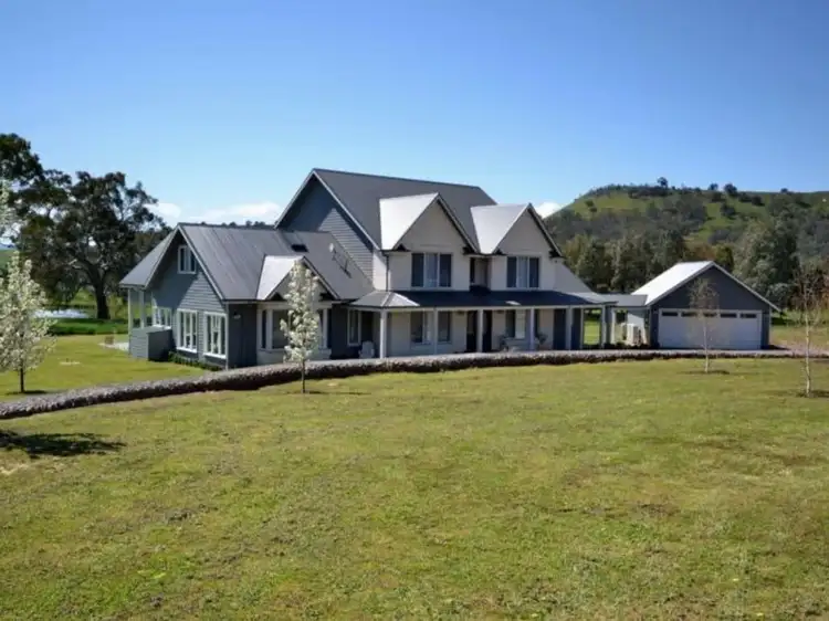 Main view of Homely house listing, 122 Merinda Way, Mansfield VIC 3722