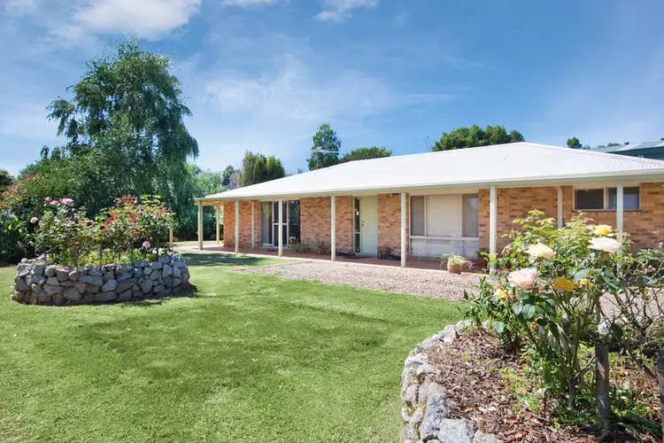 6 Green Valley Drive, Drouin VIC 3818