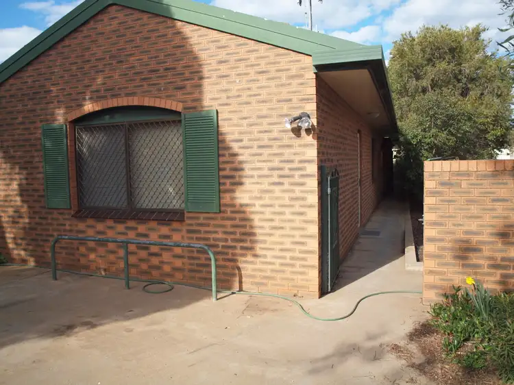 1&2/30 Bolton Street, Narrandera NSW 2700