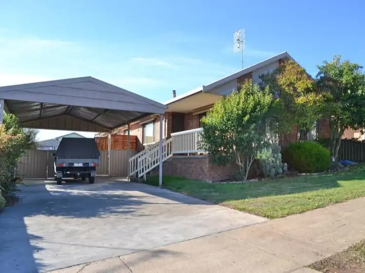 Second view of Homely house listing, 5 Somerset Crescent, Mansfield VIC 3722