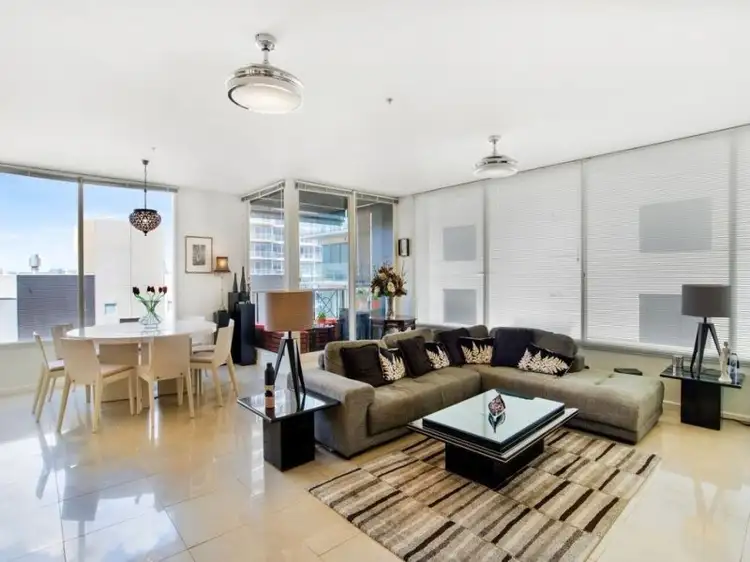 1006/82 Queens Road, Melbourne VIC 3004