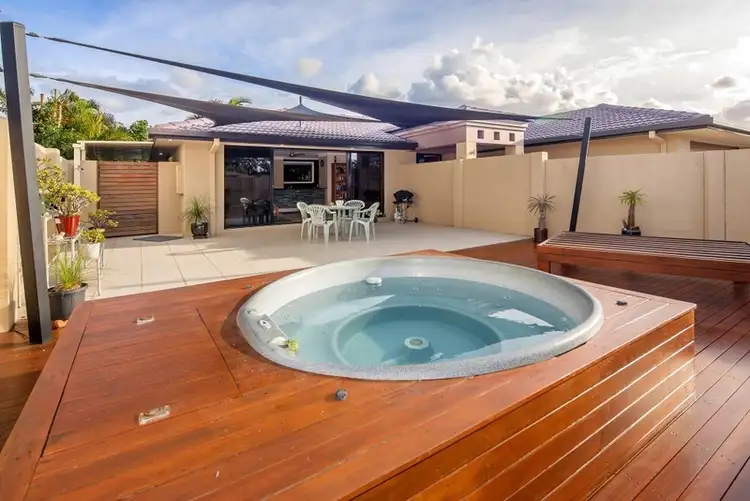 1 Tinba Court, Runaway Bay QLD 4216