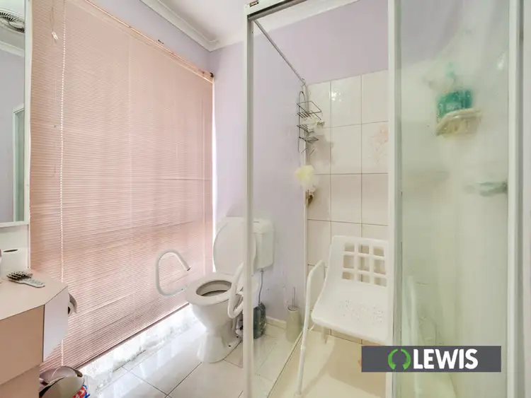 Fifth view of Homely house listing, 4 Acacia Close, Meadow Heights VIC 3048