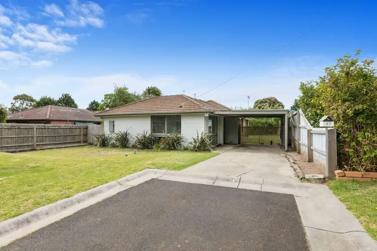 27 Lamont Crescent, Cranbourne VIC 3977