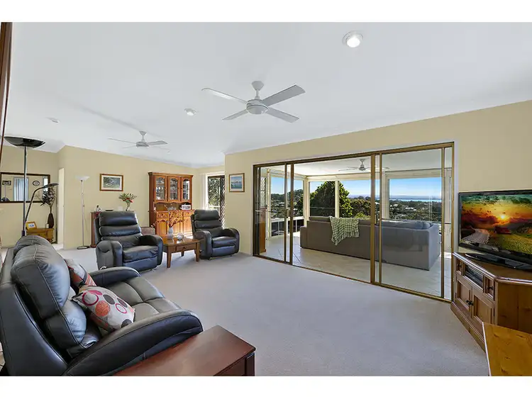 6 Jonathon Close, Bateau Bay NSW 2261