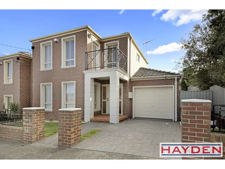 28 Magnolia Street, Oak Park VIC 3046