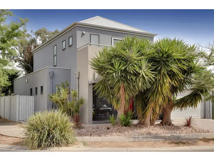2 Swan Circuit, Mawson Lakes SA 5095
