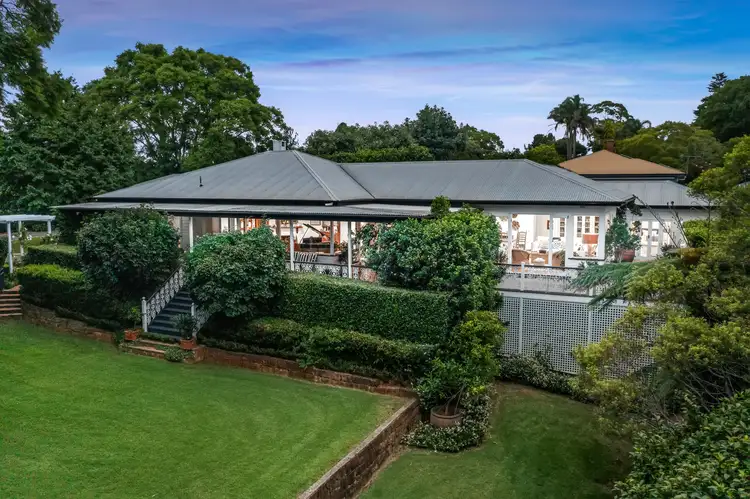 11 Curzon Street, Mount Lofty QLD 4350