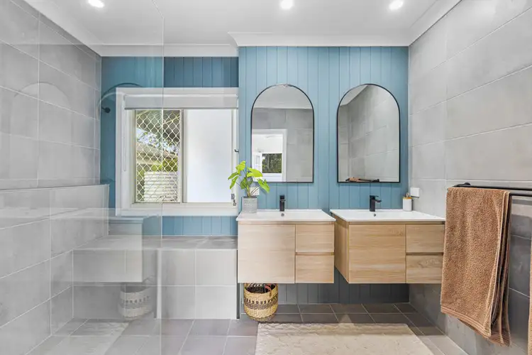 165 Dunlin Drive, Burleigh Waters QLD 4220