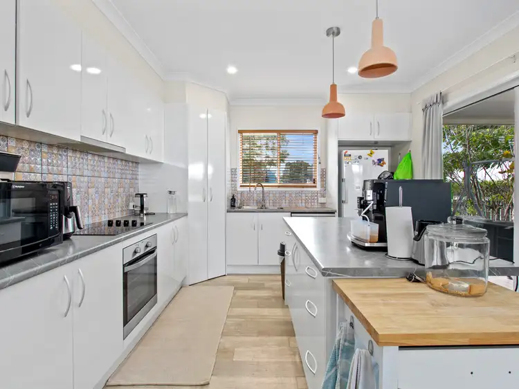 Sixth view of Homely house listing, 7a Pilot Street, Urangan QLD 4655