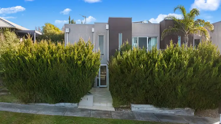 2/374 Barnard Street, Ironbark VIC 3550