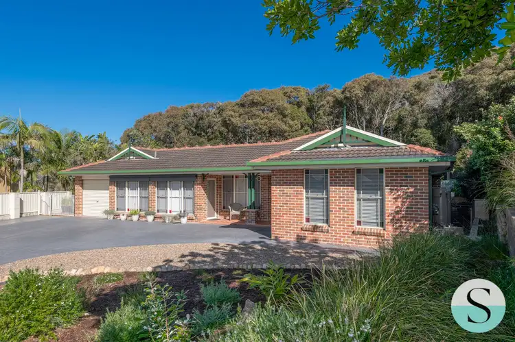 3 Sea Eagle Crescent, Caves Beach NSW 2281