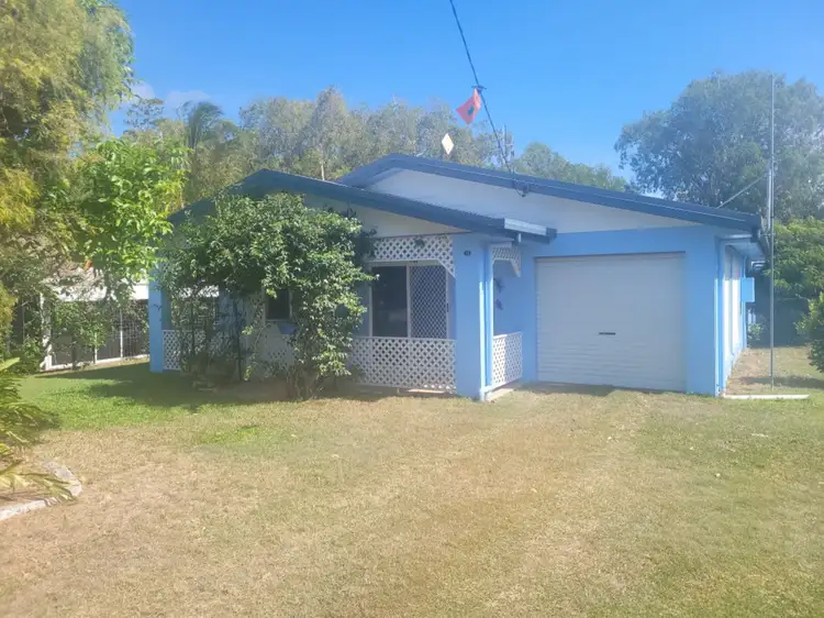 10 Dolphin Crescent, Taylors Beach QLD 4850