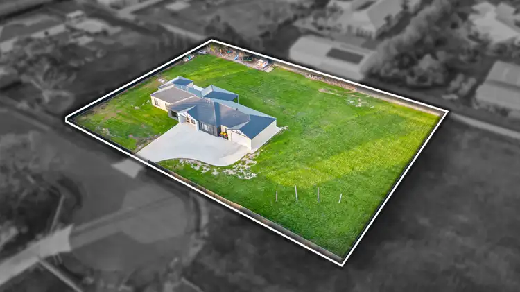 Second view of Homely house listing, 3 Kestrel Court, Sale VIC 3850