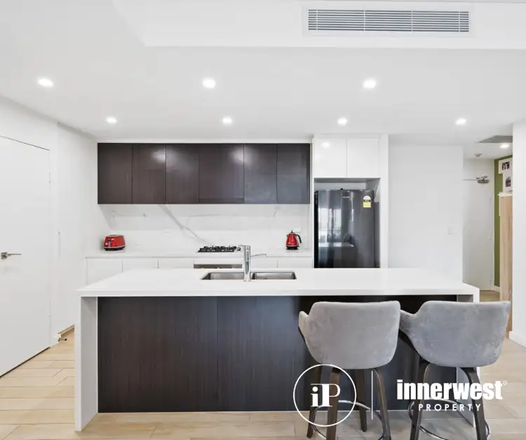 37-39 Loftus Crescent
