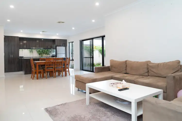 6/10 Morley Street, Maddington WA 6109